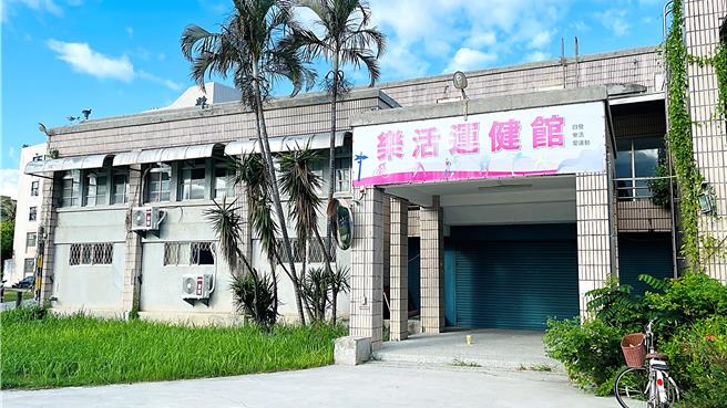 台东大学台东校区乐活体操馆年久失修，安全性堪虑。（萧嘉蕙摄）
