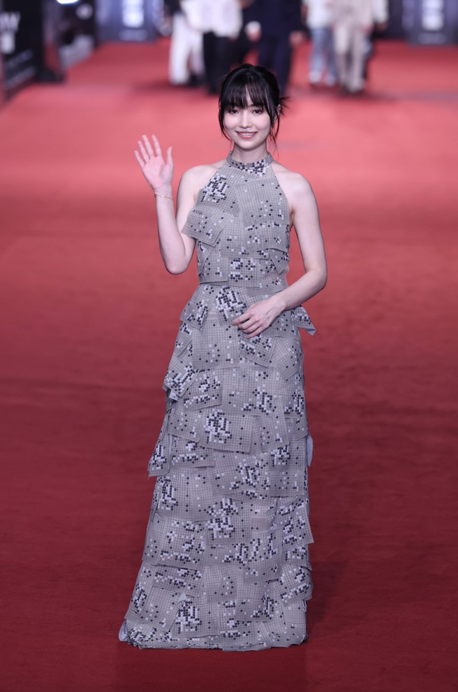 黑嘉嘉全身都是「圍棋」的造型，相當具有創意。（圖／陳俊吉、羅永銘、杜宜諳）