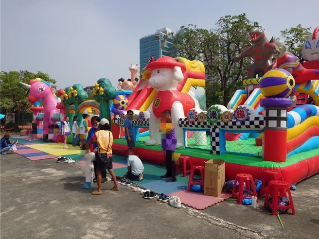 台灣雷特氏症病友關懷協會偕同多個社團於19日舉辦嘉年華活動，希望增加疾病能見度為病友募集資源。（任義宇攝）