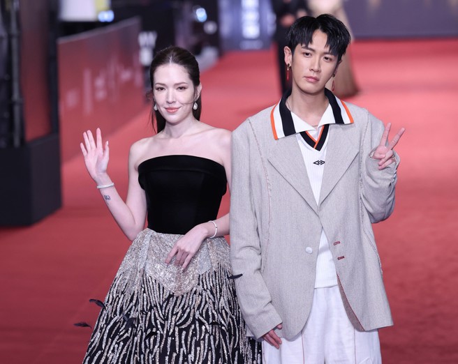 许玮宁、柯震东一起走金钟59红毯。（图／陈俊吉、罗永铭、杜宜谙摄）