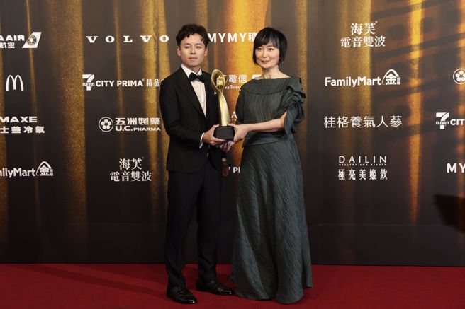 《八尺门的辩护人》夺下金钟「最具人气戏剧节目奖」。（图／罗永铭摄）