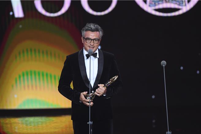 李铭顺金钟奖夺下迷你剧集男主角奖。（三立电视提供）