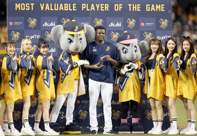 中信兄弟德保拉。（范揚光攝）