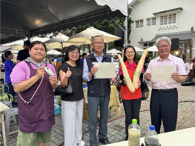 南台灣一年一度的農村盛事「農島嶼」19日起一連2天在屏東縣勝利星村孫立人將軍行館前廣場登島，吸引上千人次前來走訪體驗。（農業部農村發展及水土保持署台南分署提供／謝佳潾屏東傳真）