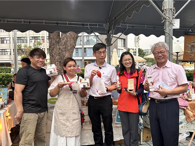 南台灣一年一度的農村盛事「農島嶼」19日起一連2天在屏東縣勝利星村孫立人將軍行館前廣場登島，吸引上千人次前來走訪體驗。（農業部農村發展及水土保持署台南分署提供／謝佳潾屏東傳真）