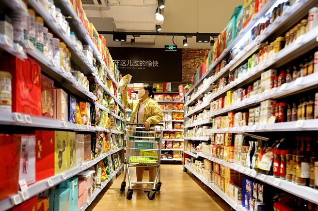 大陸9月消費出現反彈，社會消費品零售總額年增3.2％，創四個月最高。圖／新華社
