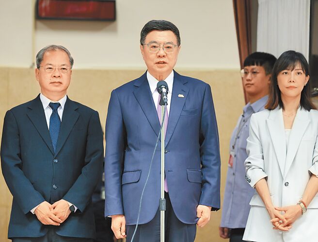 行政院长卓荣泰（中）。（姚志平摄）