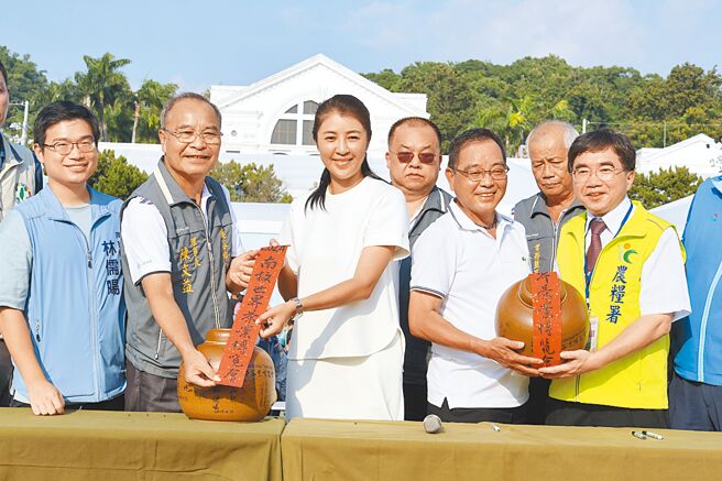 「2024两湖论坛」轮到南投县政府主办，南投县长许淑华（左三）认为该项交流已16年，有助农产销售及推展观光，盼中央支持透过地方推展两岸交流、增加互信。（南投县政府提供／杨静茹南投传真）