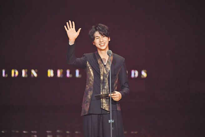 奧運金牌選手林郁婷18日擔任頒獎人。（三立提供）