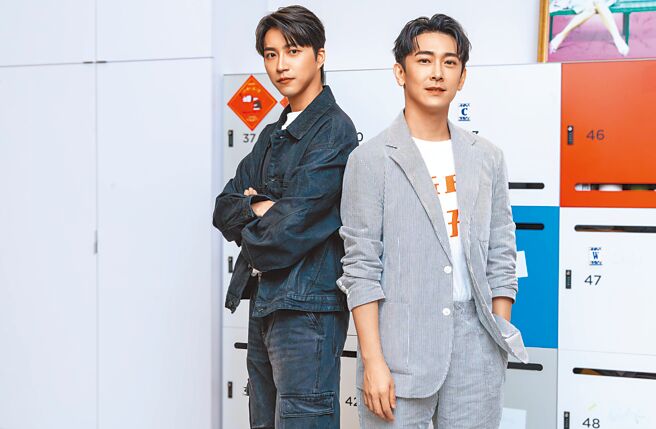 江宏杰（左）和施名帅在《乒乓男孩》中饰演桌球教练，拍戏空檔也经常切磋球技。（罗永铭摄）