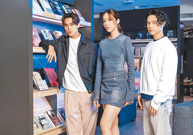 告五人成員雲安（左起）、犬青、謙哥為電影製作主題曲，分享難得的體驗。（羅永銘攝）