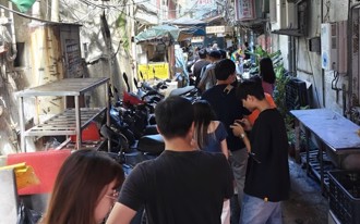 板橋「老字號美食」爆排 人潮塞巷弄！她驚：黑白大廚威力強