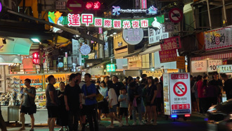 獨》逢甲夜市沒落？他揭攤商「生意手段」罵被玩壞 管委會回應了