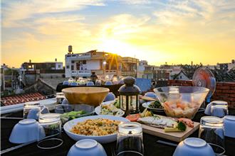 光棍節前夕到大鵬灣單車聯誼好浪漫 傍晚登頂樓吃海鮮宴賞夕陽