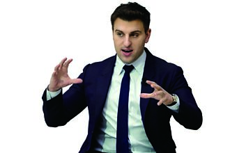 切斯基：不应将职场视为大家庭