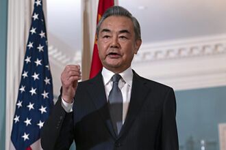 王毅晤英外相 全面恢復雙邊對話