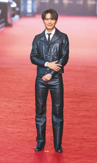 鍾瑶曬辣背 李銘順霸氣