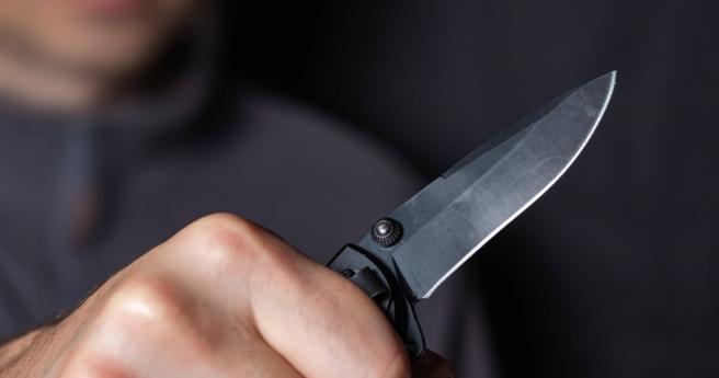 土城乾哥乾妹割颈案一审结果遭到轻判再度引发舆论譁然，有学者主张应让少辅会回归专业，由主管机关警政署交由卫福部或教育部，但第一线工作者却有不同看法。（图／示意图，与本案无关／翻摄自123RF）