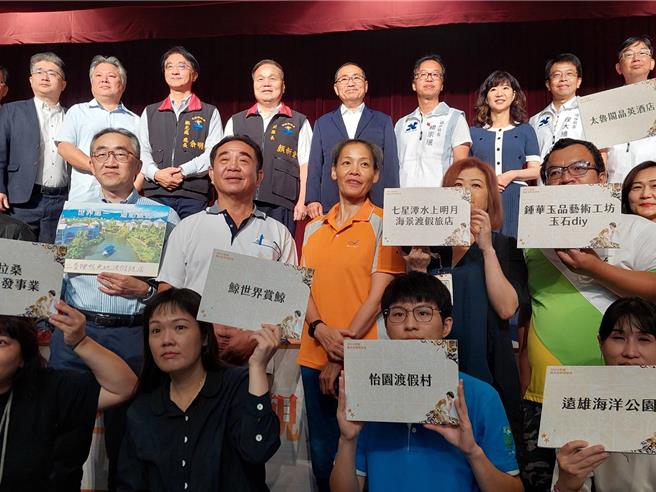 新北市长侯友宜今（20）日与花莲县政府与当地观光业者，齐聚新北市府6楼大礼堂，举办花莲观光推介会。（陈慰慈摄）