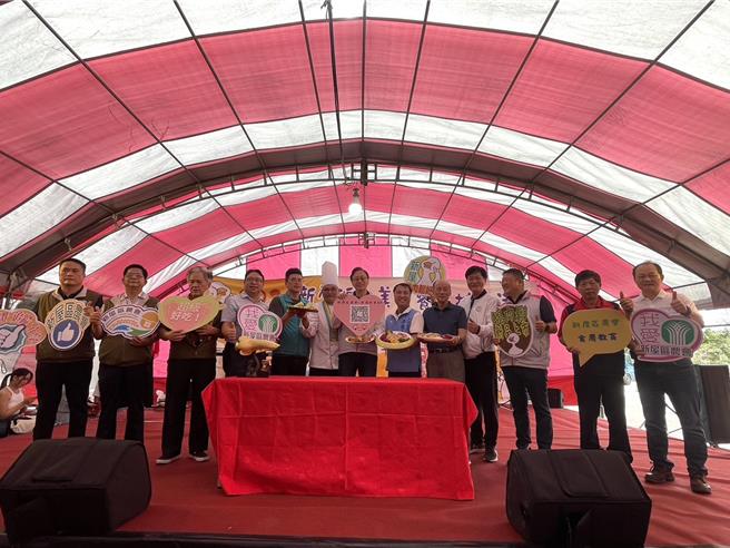 桃園市新屋區農會今日舉辦「新屋鵝肉美食饗宴」，席開210桌端出各式美味鵝肉料理。（呂筱蟬攝）