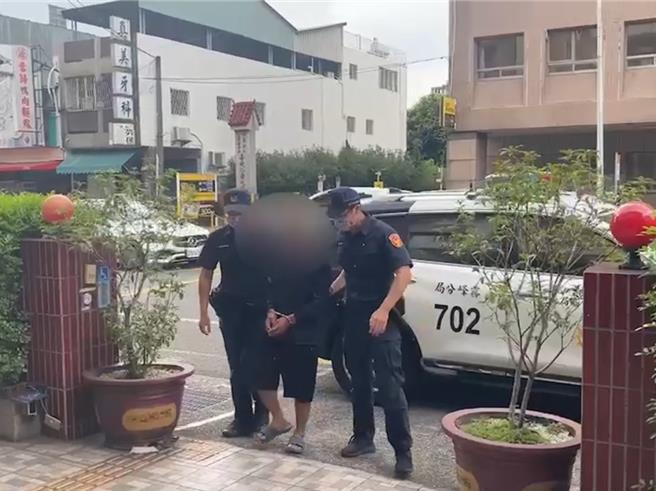 台中市1輛小貨車駕駛19日傍晚行經大里區新光路，因交通違規受到警方攔查，不料對方竟拒檢逃離，警方追緝過程開出6槍，對方仍逃離，經持續追緝，警方20日中午在北屯緝捕61歲游姓男子到案。（民眾提供／潘虹恩台中傳真）