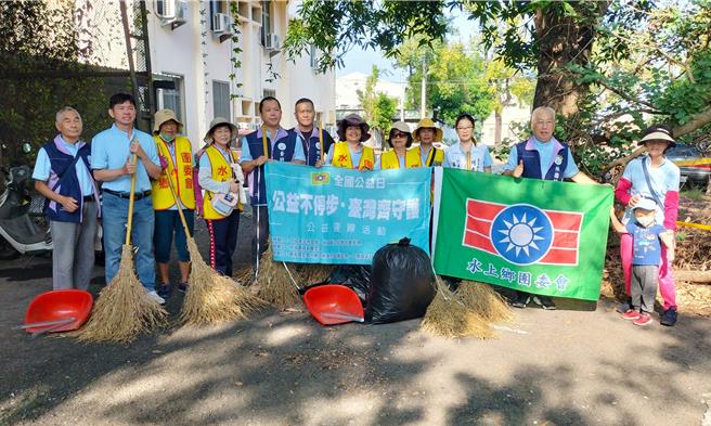 水上鄉團委會義工夥伴到南靖糖廠做社區美化、環境打掃。(陳青杏提供／呂妍庭嘉義傳真)