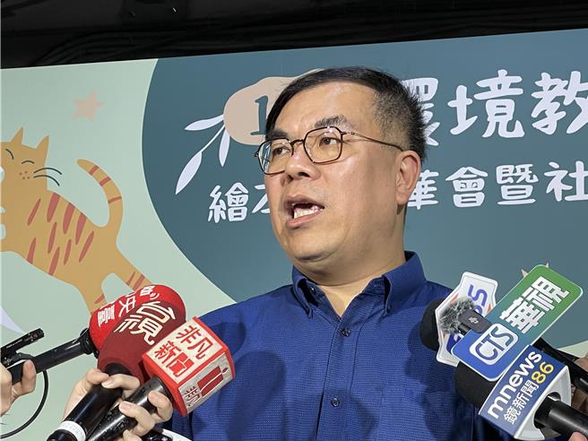 環境部長彭啟明20日指出，全球分配經費沒有訂出比例，希望台灣不要逆著全球的潮流走，也不要將碳費當成利益分贓或政府的財政手段。（蔡佩珈攝）