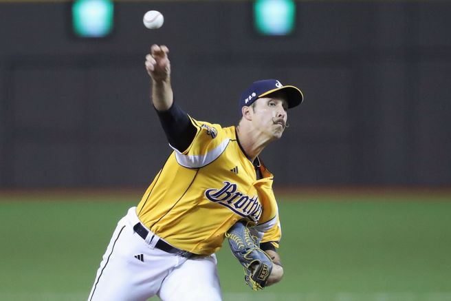 中信兄弟洋投猛登。（黄世麒摄）