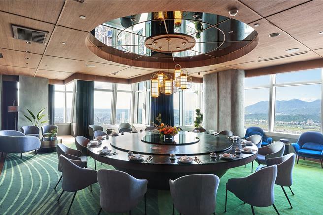 捌伍添第不但有美食還有美景，連韓星都喜愛，圖為玉山包廂。（捌伍添第提供）