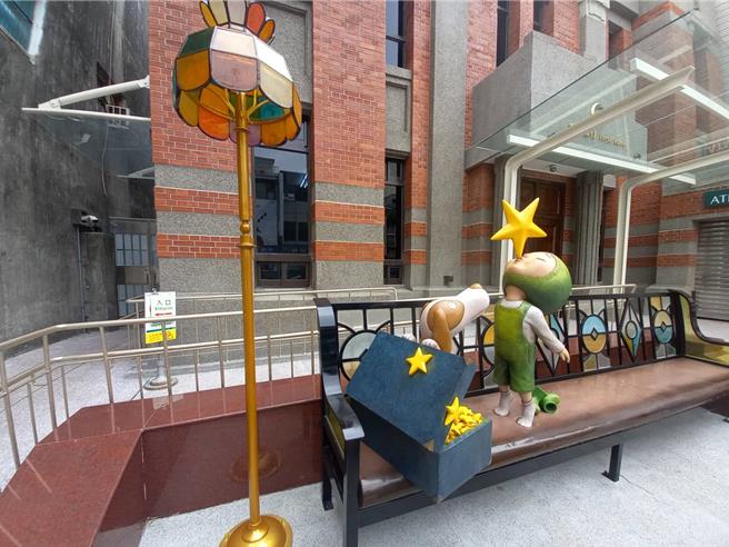 第一银行宜兰分行为全国首例银行古蹟结合几米装置艺术。（吴佩蓉摄）