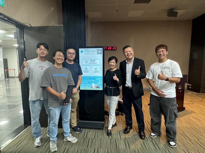 聚典资讯(Ret[AI]ling Data)致力于中大型企业的AI导入及转型，日前，集团科技日活动，我们聚典科技团队协助企业伙伴完成导入及展示体验。图/业者提供