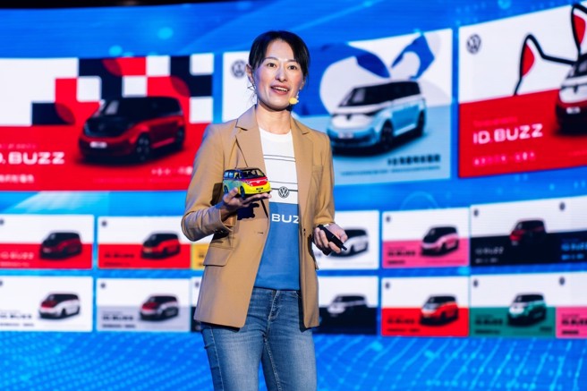 台灣福斯商旅總裁巫詩棻表示發表會前已接獲超過300張訂單。（吳松翰攝）