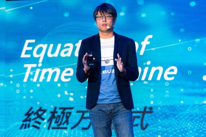 台灣福斯商旅行銷處長丁維翰表示，ID. Buzz就是解答美好時光的終極方程式重要關鍵。（吳松翰攝）