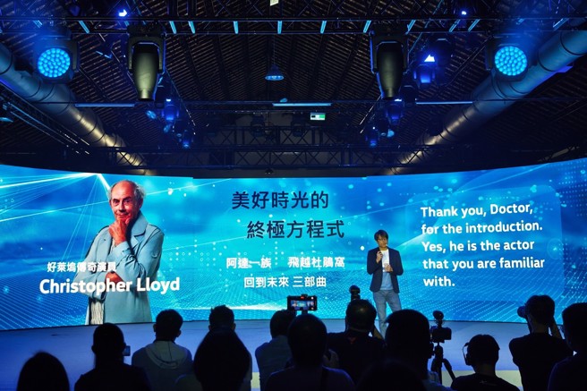 Christopher Lloyd受邀跨海來台拍攝廣告片。（陳大任攝）