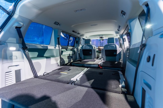 第二（見圖）、三排座椅皆具備前後滑移和傾倒功能。（吳松翰攝）