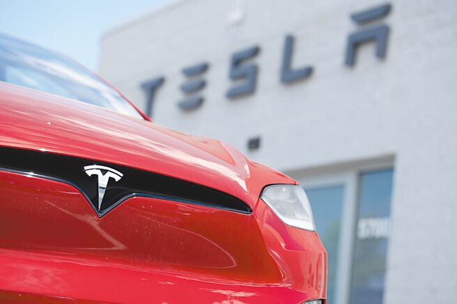 特斯拉财报与财测亮眼，带动股价大涨。（图／美联社）