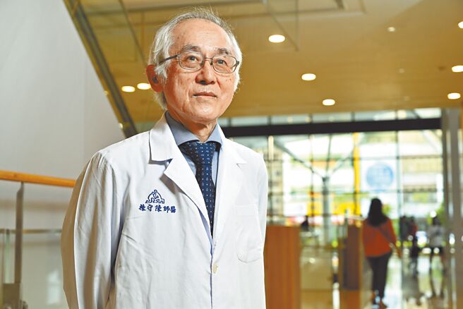 台湾乳癌医学会理事长陈守栋指出有2到4成乳癌患者会遇到復发问题，搭配适当辅助性治疗，荷尔蒙併用标靶药物或新型口服化疗药物，降低復发机率及死亡率。（陈守栋提供／李念庭台北传真）