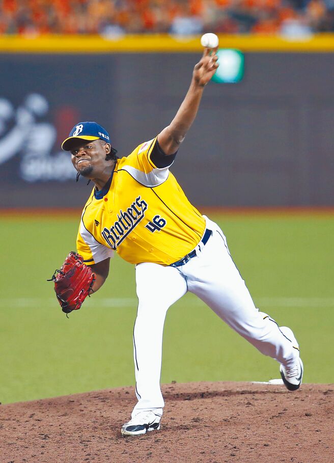 中信兄弟先發投手德保拉拿下單場MVP。（范揚光攝）