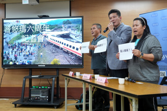 普悠玛事故6周年家属再现身 质疑台铁责任全推司机