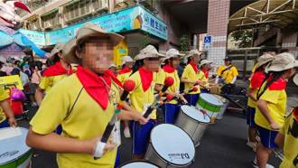 墾丁山海國小森巴鼓隊新北踩街 展現熱情活力