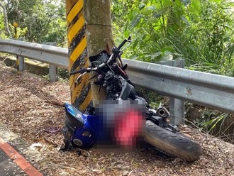 彰化139又出事！20歲軍人過彎撞樹亡 紅牌重機「撞擊解體」