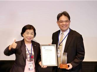 中鋼推減碳有成 獲淨零產業競爭力獎表揚