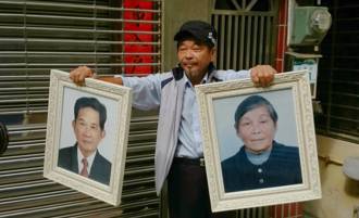 獨》不只提告還帶父母遺照！民俗專家怒搭靈車衝酸民家
