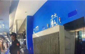 新左營站電梯故障5人受困 警搬出水冷扇助通風