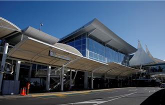 告別擁抱有時限？紐西蘭機場3分鐘規定引發熱議