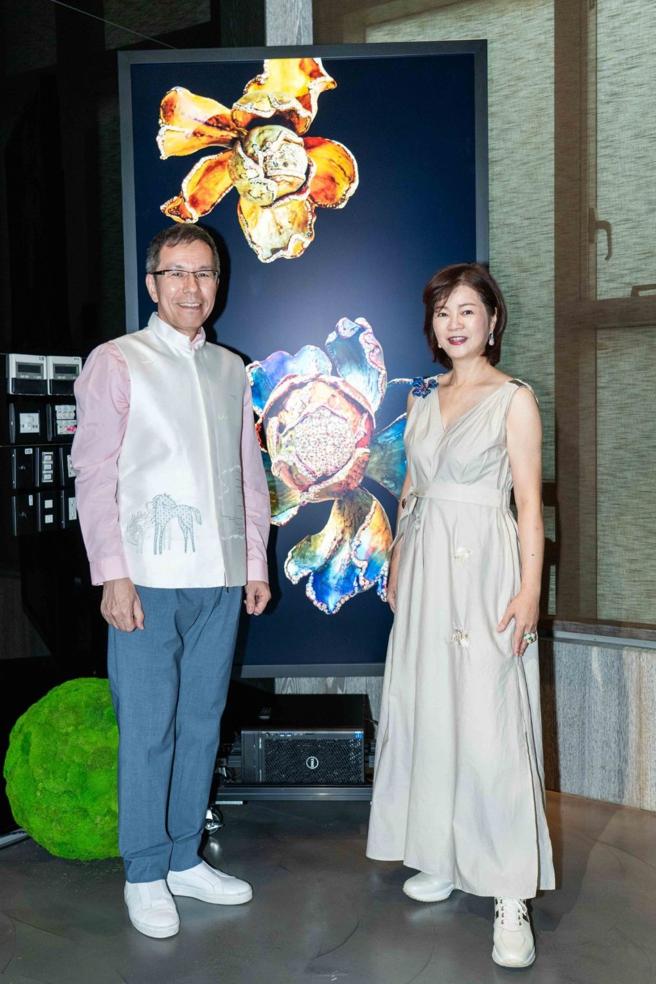 AKACHEN珠寶即將在美國兩大博物館巡展，鈦金藝術大師陳智權（左）與夫人暨AKACHEN總監楊秀惠合影。（石智中攝）