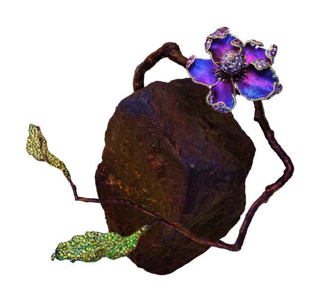 AKACHEN的珠寶作品《絢爛之極》。（AKACHEN提供）