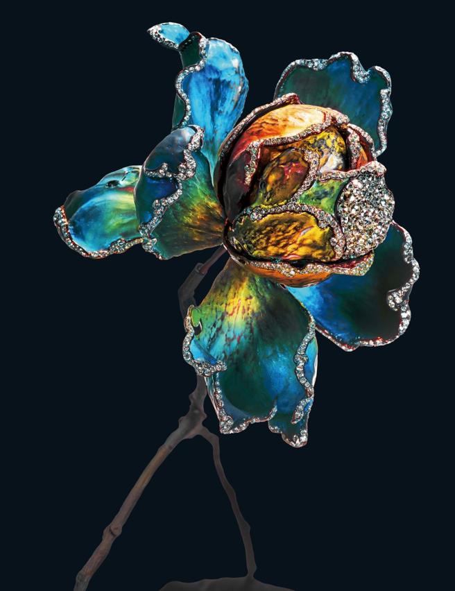 AKACHEN的珠寶作品《地水火風》珠寶套組的「地」牡丹花。（AKACHEN提供）