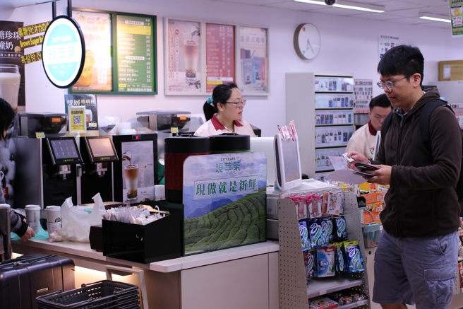 星巴克滤挂咖啡在超商推出买一送一。（示意图，shutterstock／达志）