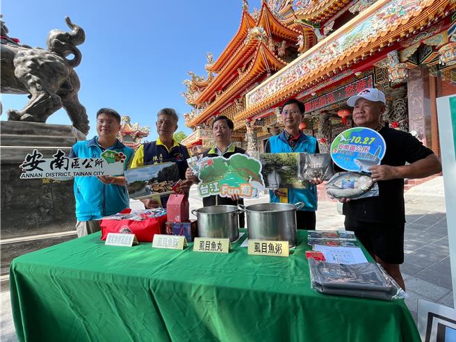 台南市安南區長魏文貴 （中）努力行銷安南區的虱目魚節活動。（安南區公所提供／程炳璋台南傳真）